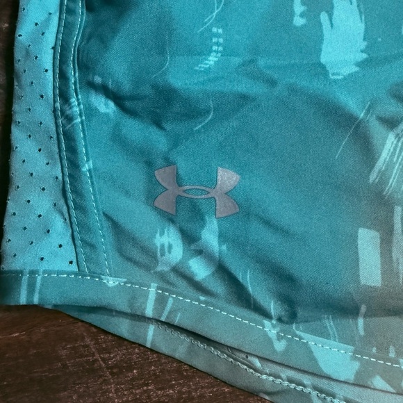 Under Armour HeatGear By 2.0 Shorts Size L—NWOT - Picture 3 of 5